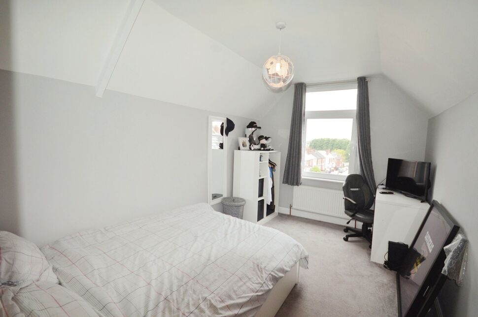 4 bedroom End Terrace House for sale, Foljambe Road, Chesterfield, S40