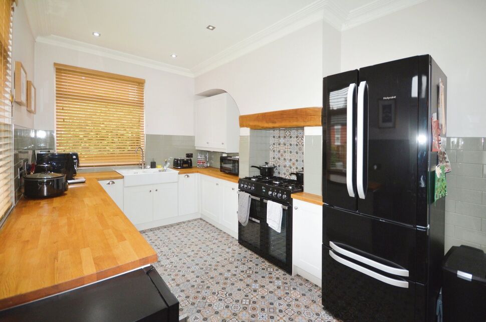 4 bedroom End Terrace House for sale, Foljambe Road, Chesterfield, S40