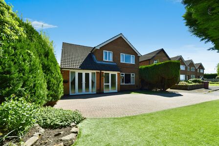 Howard Drive, 4 bedroom Detached House for sale, £375,000