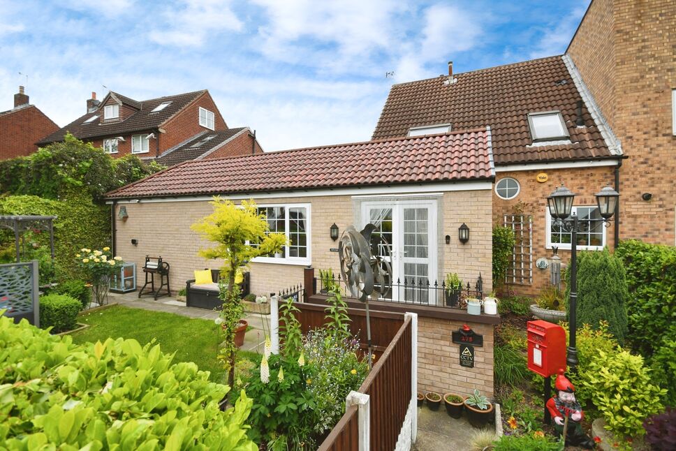Main image of 1 bedroom Mid Terrace House for sale, High Street, New Whittington, Derbyshire, S43