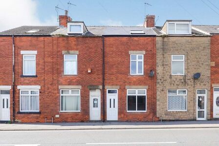4 bedroom Mid Terrace House to rent