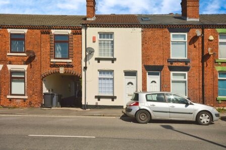 Ringwood Road, 2 bedroom Mid Terrace House to rent, &pound;750 pcm