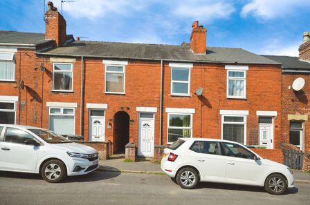 Chapel Road, 2 bedroom Mid Terrace House to rent, £775 pcm