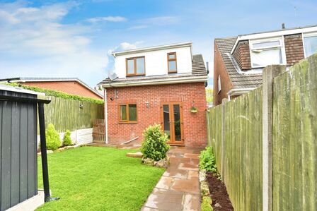 2 bedroom Detached House for sale