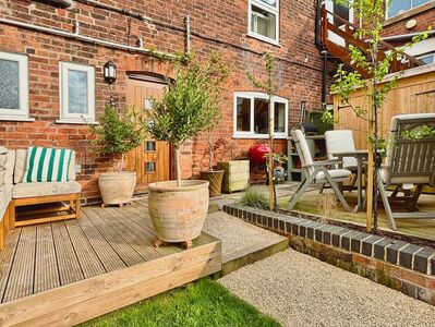 High Street, 3 bedroom End Terrace House for sale, £200,000