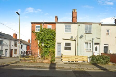 3 bedroom Mid Terrace House to rent