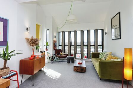 Knightsbridge Court, 2 bedroom  Flat for sale, £170,000