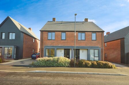 Silver Birch Way, 3 bedroom Semi Detached House to rent, £1,300 pcm