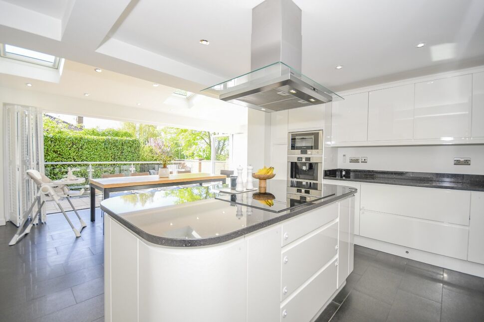 Kitchen / Dining Area