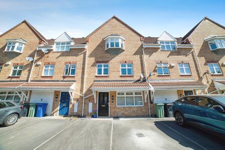 Foyers Way, 3 bedroom Mid Terrace House for sale, £250,000