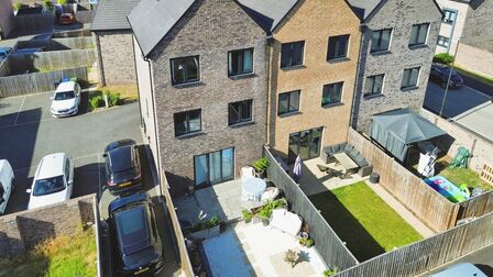 Woodyard Avenue, 4 bedroom End Terrace House for sale, £310,000