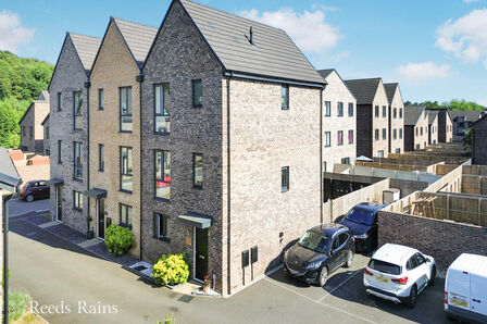 4 bedroom End Terrace House for sale