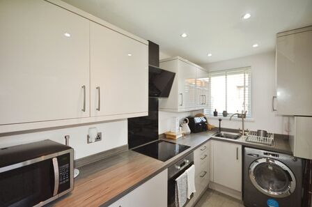 2 bedroom Mid Terrace House for sale