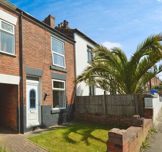 2 bedroom Mid Terrace House for sale
