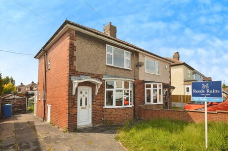 Hill View Road, 3 bedroom Semi Detached House for sale, £120,000