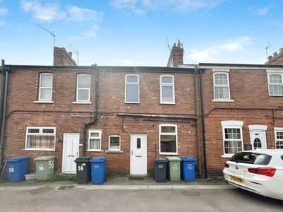 2 bedroom Mid Terrace House to rent