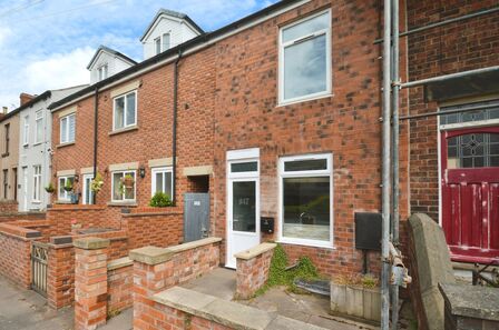 2 bedroom Mid Terrace House for sale
