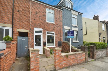2 bedroom Mid Terrace House for sale