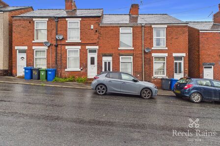 2 bedroom Mid Terrace House to rent