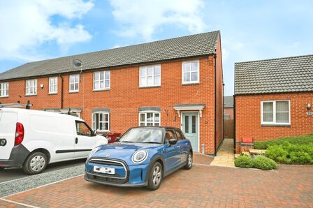 Burton Street, 3 bedroom End Terrace House to rent, £1,100 pcm
