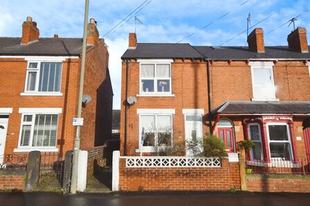 Old Road, 2 bedroom End Terrace House for sale, £165,000