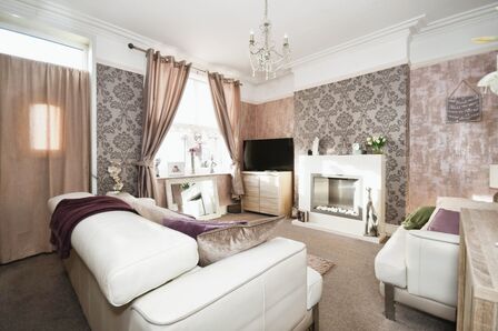 2 bedroom End Terrace House for sale