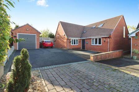 Alma Street, 5 bedroom Detached House for sale, £380,000