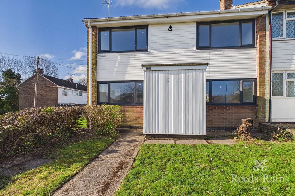 Main image of 2 bedroom End Terrace House for sale, Grasscroft Close, Chesterfield, Derbyshire, S40