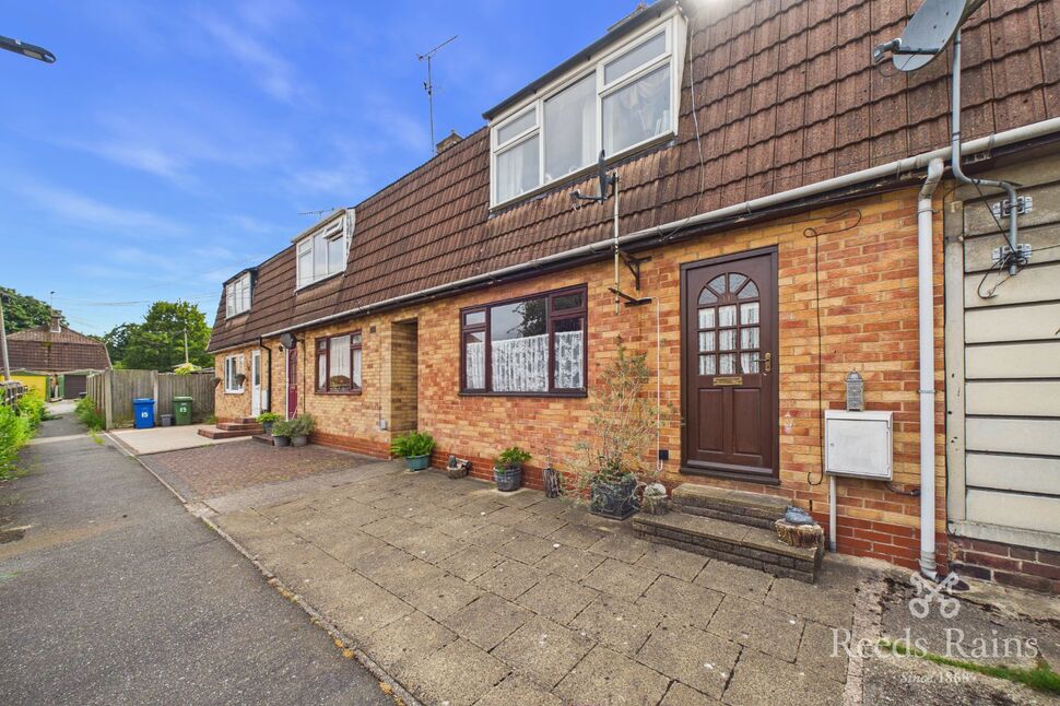 3 bedroom Mid Terrace House for sale