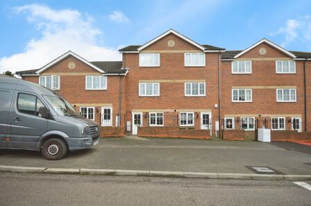 Bolsover Road, 3 bedroom Mid Terrace House to rent, &pound;900 pcm
