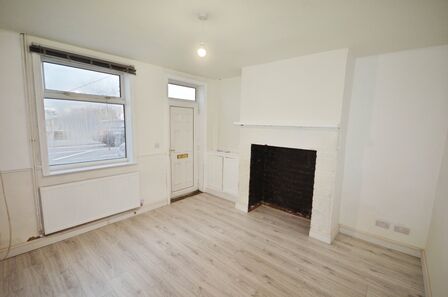 2 bedroom Mid Terrace House to rent