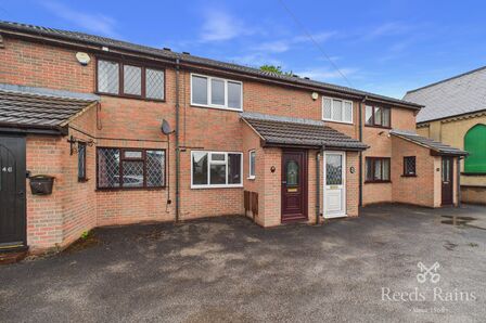 Newbold Road, 2 bedroom Mid Terrace House for sale, &pound;135,000