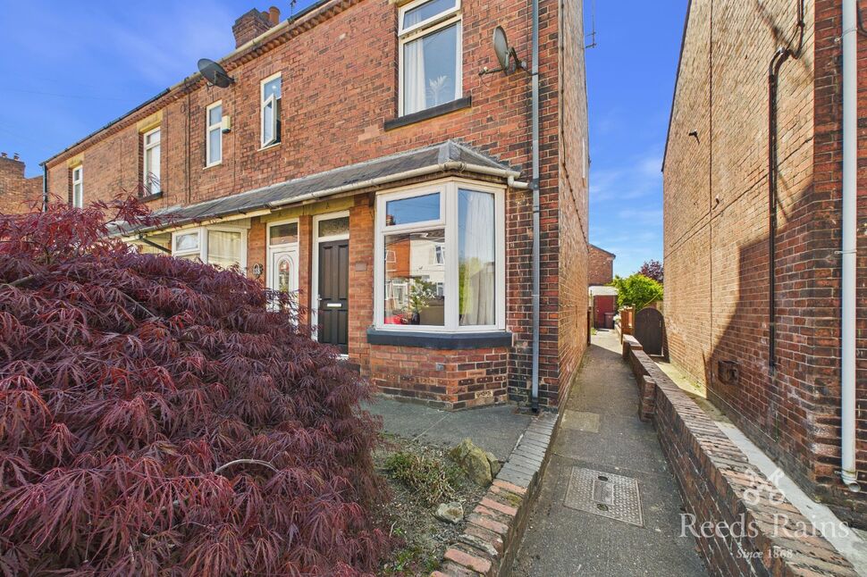 Main image of 2 bedroom End Terrace House for sale, Station Road, North Wingfield, Derbyshire, S42