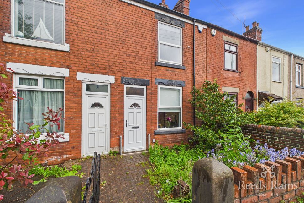 Main image of 2 bedroom Mid Terrace House for sale, Derby Road, Chesterfield, Derbyshire, S40