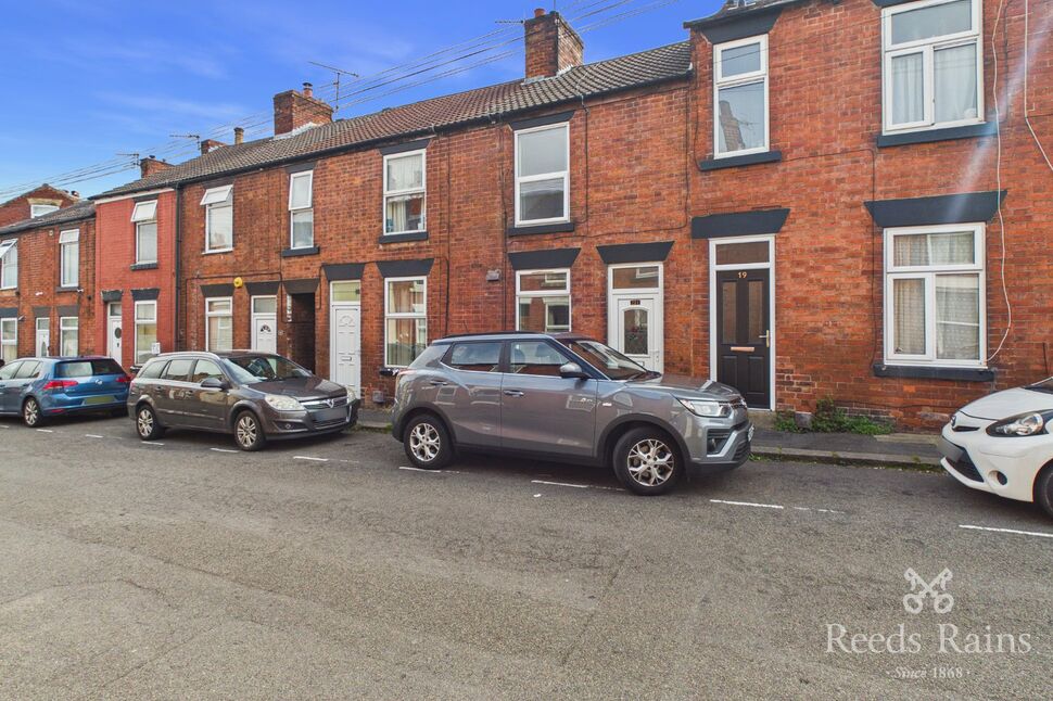 Main image of 2 bedroom Mid Terrace House to rent, St. Helens Street, Chesterfield, Derbyshire, S41