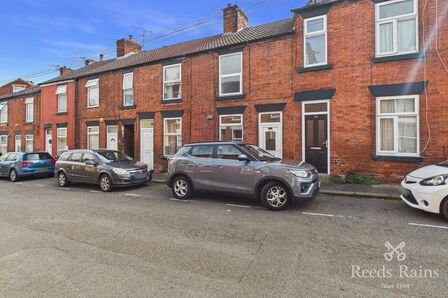 2 bedroom Mid Terrace House to rent