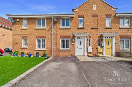Askew Way, 3 bedroom Mid Terrace House for sale, &pound;220,000