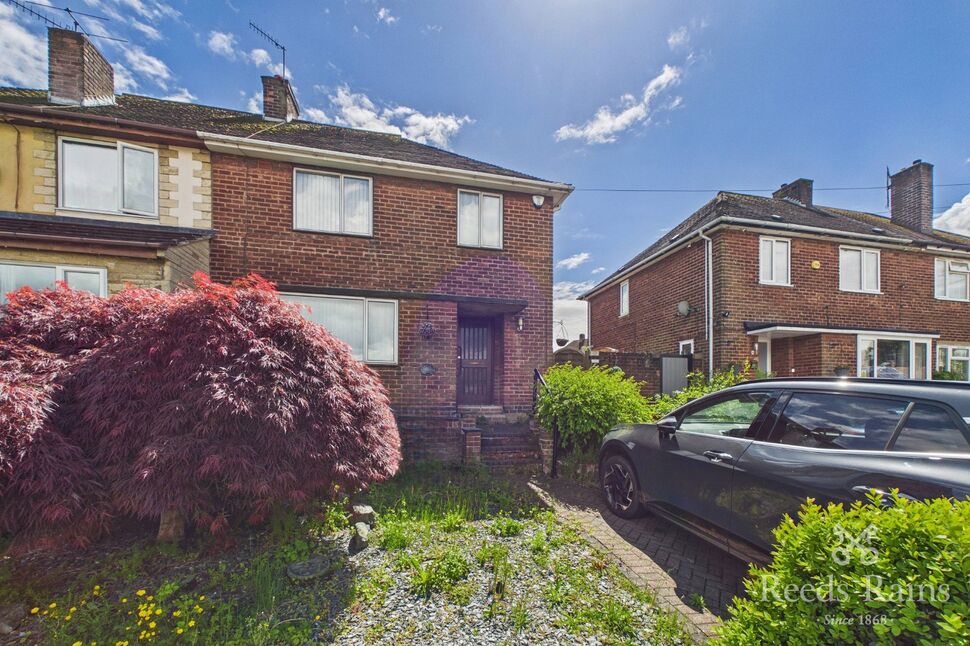 Main image of 3 bedroom Semi Detached House for sale, Kirkstone Road, Chesterfield, Derbyshire, S41