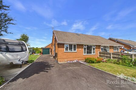 2 bedroom Semi Detached Bungalow for sale