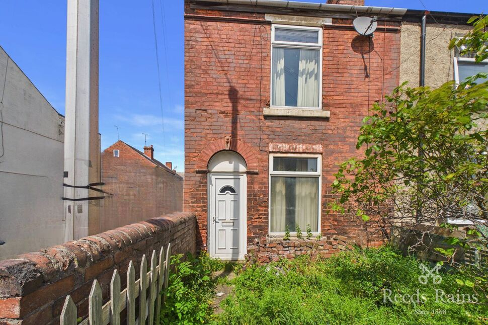 Main image of 2 bedroom End Terrace House for sale, Sterland Street, Chesterfield, Derbyshire, S40
