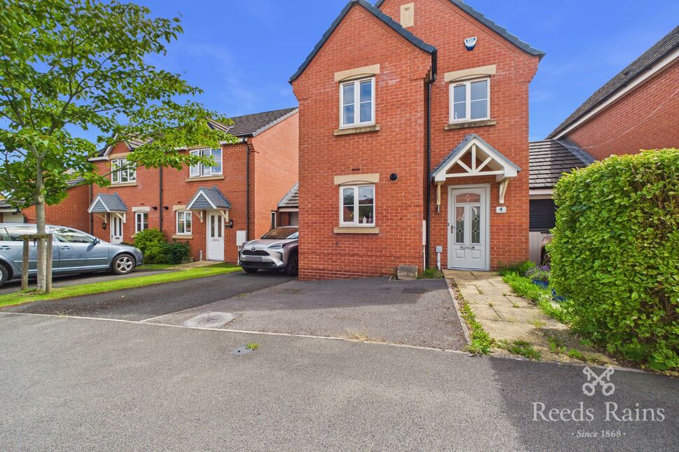 Main image of 3 bedroom Detached House for sale, Manor House Court, Chesterfield, Derbyshire, S41