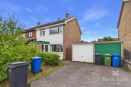 Calver Crescent, 2 bedroom Semi Detached House to rent, &pound;825 pcm