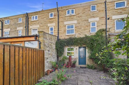 Almond Place, 3 bedroom Mid Terrace House for sale, &pound;225,000