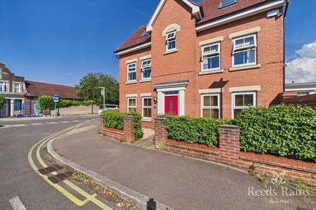 Spire Heights, 4 bedroom Detached House for sale, &pound;385,000