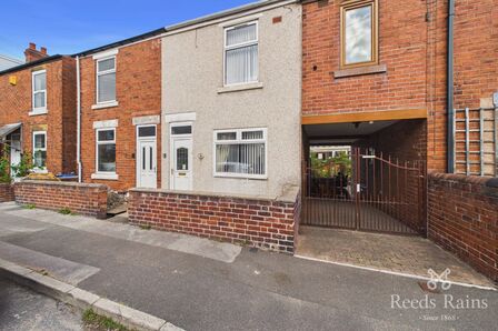 2 bedroom Mid Terrace House for sale