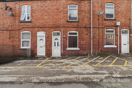 3 bedroom Mid Terrace House for sale