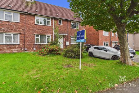 3 bedroom Mid Terrace House for sale