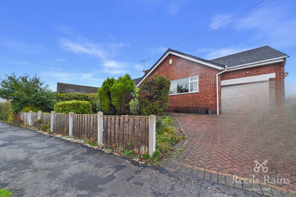 Main image of 2 bedroom Detached Bungalow for sale, Robincroft Road, Wingerworth, Derbyshire, S42
