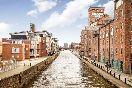 Granary Wharf Steam Mill Street, 2 bedroom Flat to rent, &pound;925 pcm