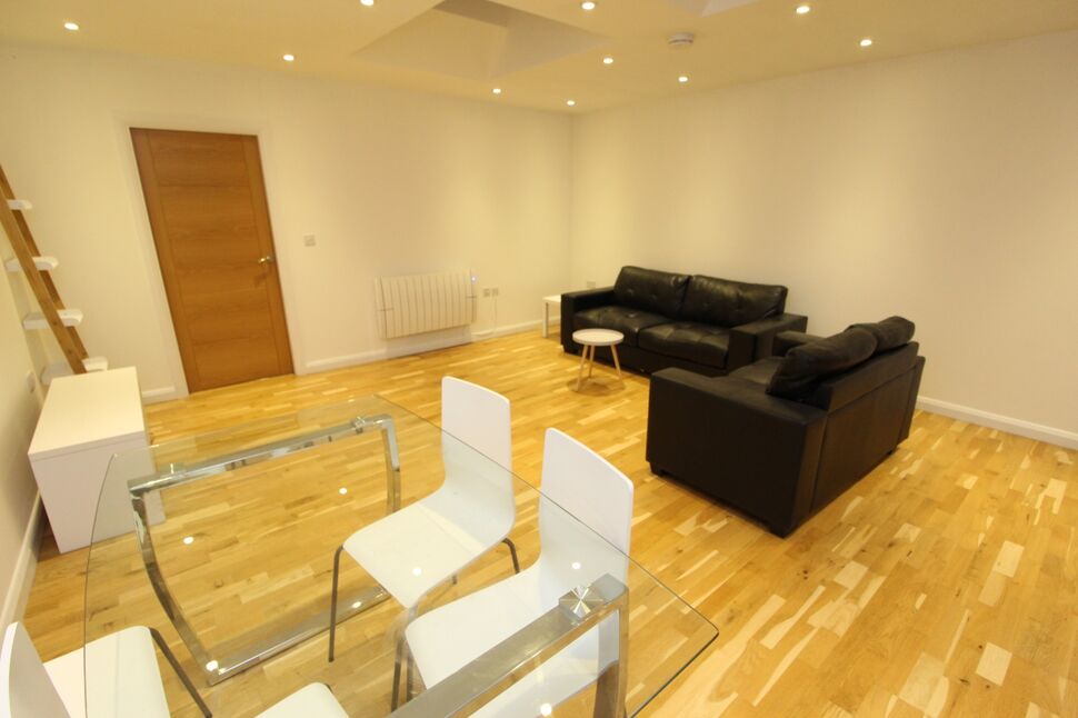 Kitchen / Dining Room / Lounge